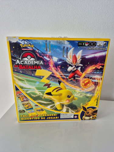 Box Pokémon - Academia De Batalha - 180 Cartas - Copag -  Caixa Com Pequena Avaria-Copag-