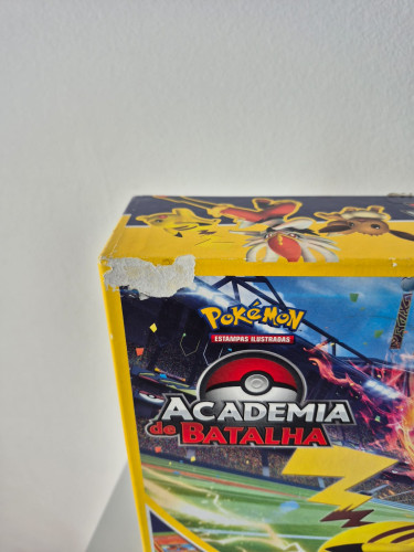 Box Pokémon - Academia De Batalha - 180 Cartas - Copag -  Caixa Com Pequena Avaria - Copag - #