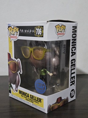 Funko Pop Monica Geller Turkey 706 Metallic / Metálico Caixa Danificada - Friends - #706