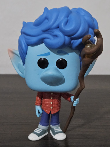 Funko Pop Ian Lightfoot 721 Sem Caixa / Sem Base / Detalhes na Pintura Onward-Disney Dois Irmãos-721
