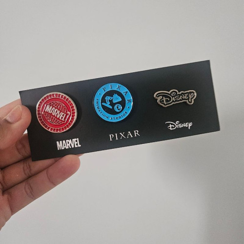 3 pingente/ pin / botton prata disney, marvel e pixar-Disney-