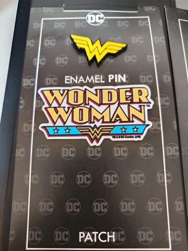 1 Pin E 1 Patch Mulher-maravilha + 1 Pin E 1 Patch Aquaman Produtos Oficiais - Dc Comics - #