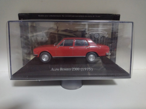 Action Figures Alfa Romeo 2300 1975. 1/43 Carros Antigos # - Produto Original