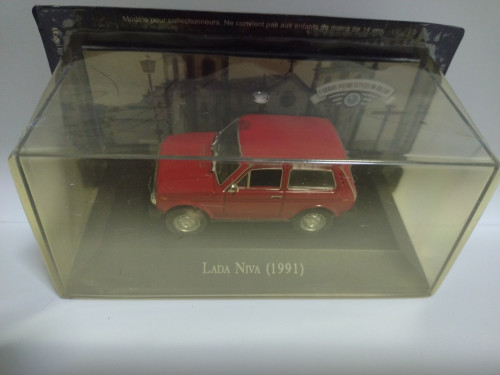 Action Figures Lada Niva 1991. 1/43 Carros Antigos # - Produto Original