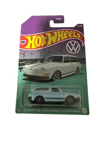 Hot Wheels Mainline 2022 Custom 69 Volkswagen Squareback- -