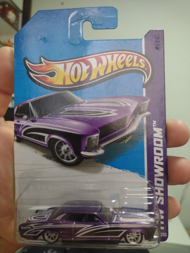 Action Figures Hot Wheels $th Buick Riviera Hot Wheels # - Produto Original