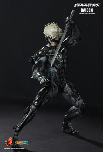 Action Figures Raiden Hot Toys (detalhe na caixa)-Metal Gear Rising-