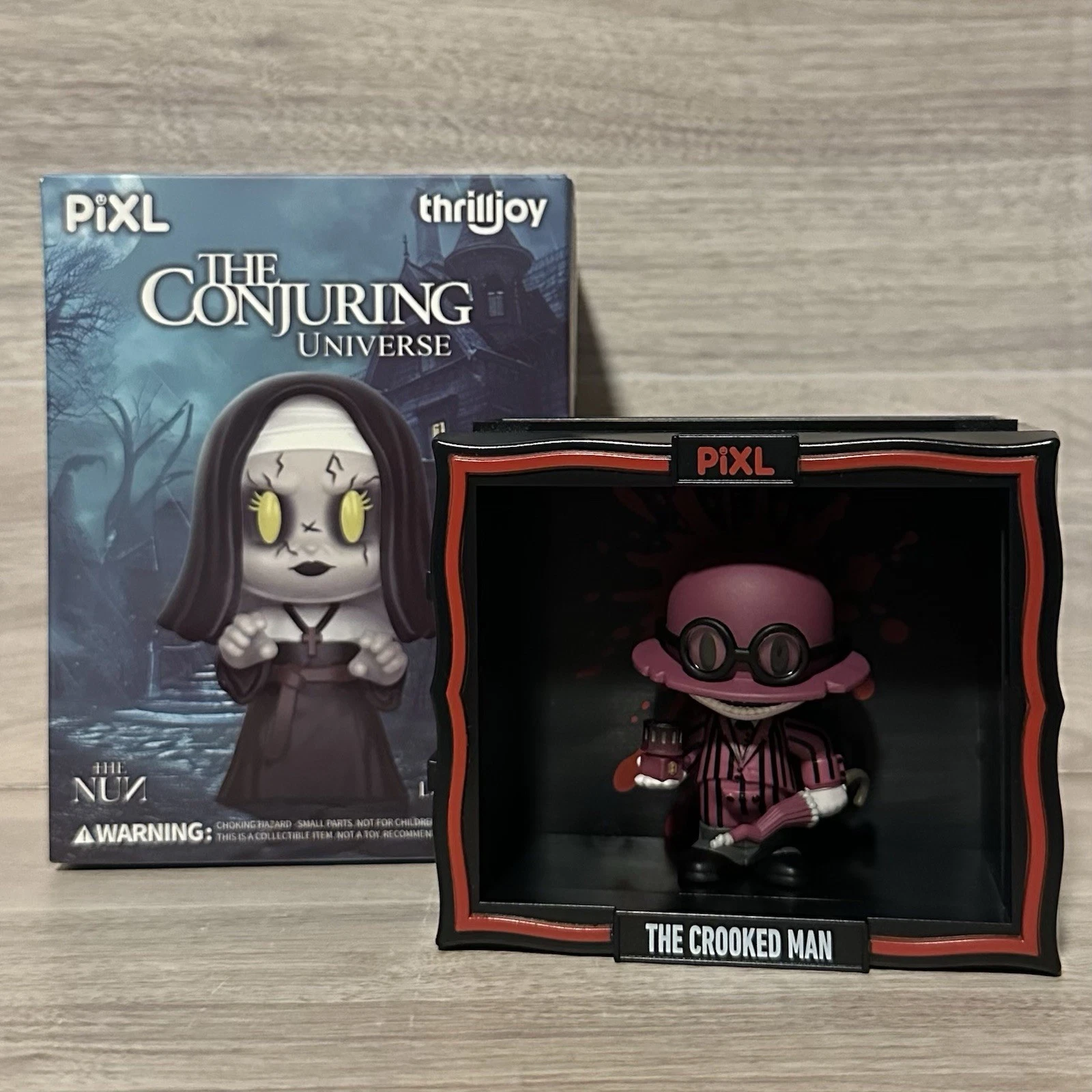 Action Figures Thrilljoy Pixl The Crooked Man (Regular) The Conjuring Universe # - Produto Original