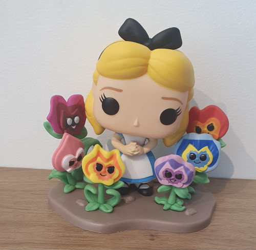 Funko Pop Alice With Flowers Deluxe #1057 - Disney Alice In Wonderland - #1057