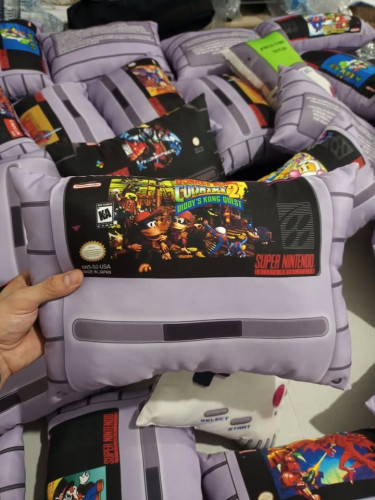 Almofada Donkey Kong Country 3 - NerdDog Store - Cartucho Dixie Diddy Kiddy King K Rool Nenhuma # - Produto Original