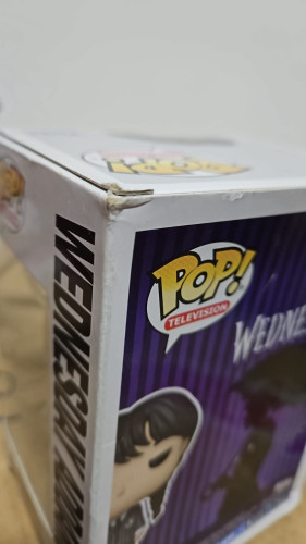 Amassado - Funko Pop 1309 - Wandinha - Veja Descrição - Wandinha - #1309