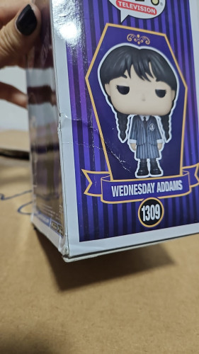 Amassado - Funko Pop 1309 - Wandinha - Veja Descrição - Wandinha - #1309