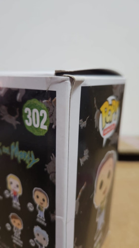 Amassado - Funko Pop 302 - Jerry - Veja Descrição - Rick And Morty - #302