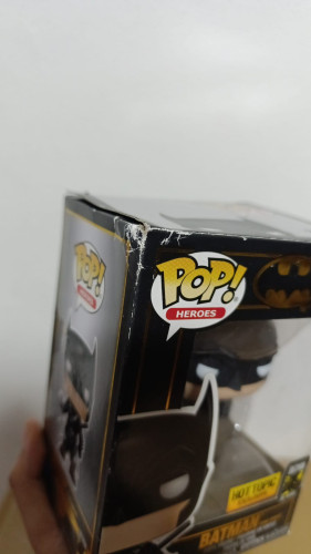 Amassado - Funko Pop 318 - Batman - Veja Descrição - Batman - #318