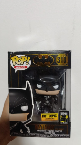 Amassado - Funko Pop 318 - Batman - Veja Descrição-Batman-318