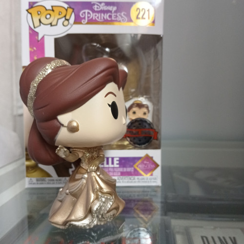 Funko Pop Belle 221 Ultimate - A Bela E A Fera - #221