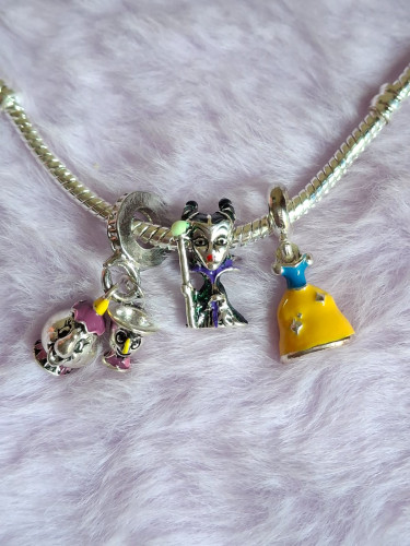 Berloques Disney Kit com 3, Malévola, Xícara Madame Samovar e Zip e Branca de Neve Banhados à Prata 925 Disney # - Produto Original