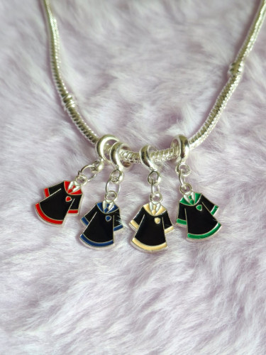 Berloques Harry Potter Kit com 4, Casas Hogwarts Grifinória, Sonserina, Corvinal e Lufa-Lufa Banhados à Prata 925-Harry Potter-