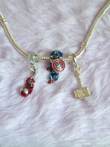 Berloques Marvel Kit com 3, Homem Aranha, Capitão América e Martelo do Thor Banhada à Prata 925 Marvel # - Produto Original