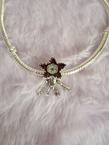 Berloques Stranger Things Demogorgon Stranger Things # - Produto Original