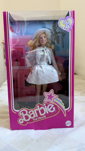 Boneca Barbie Signature Barbie in Plaid Matching Set – Barbie The Movie - Mattel (Margot Robbie) Barbie Signature # - Produto Original