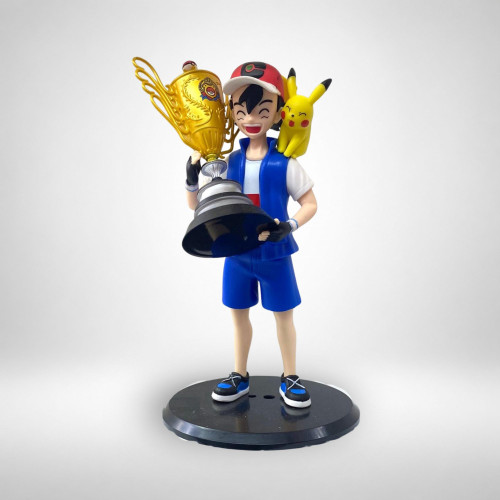 Boneco Similar Ash com Pikachu Segurando Troféu em PVC - 30 cm Pokemon # - Produto Original