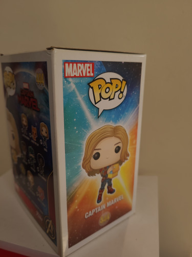 Funko Pop Capitã Marvel  Glows in the Dark - Brilha no escuro - Capita Marvel - #444