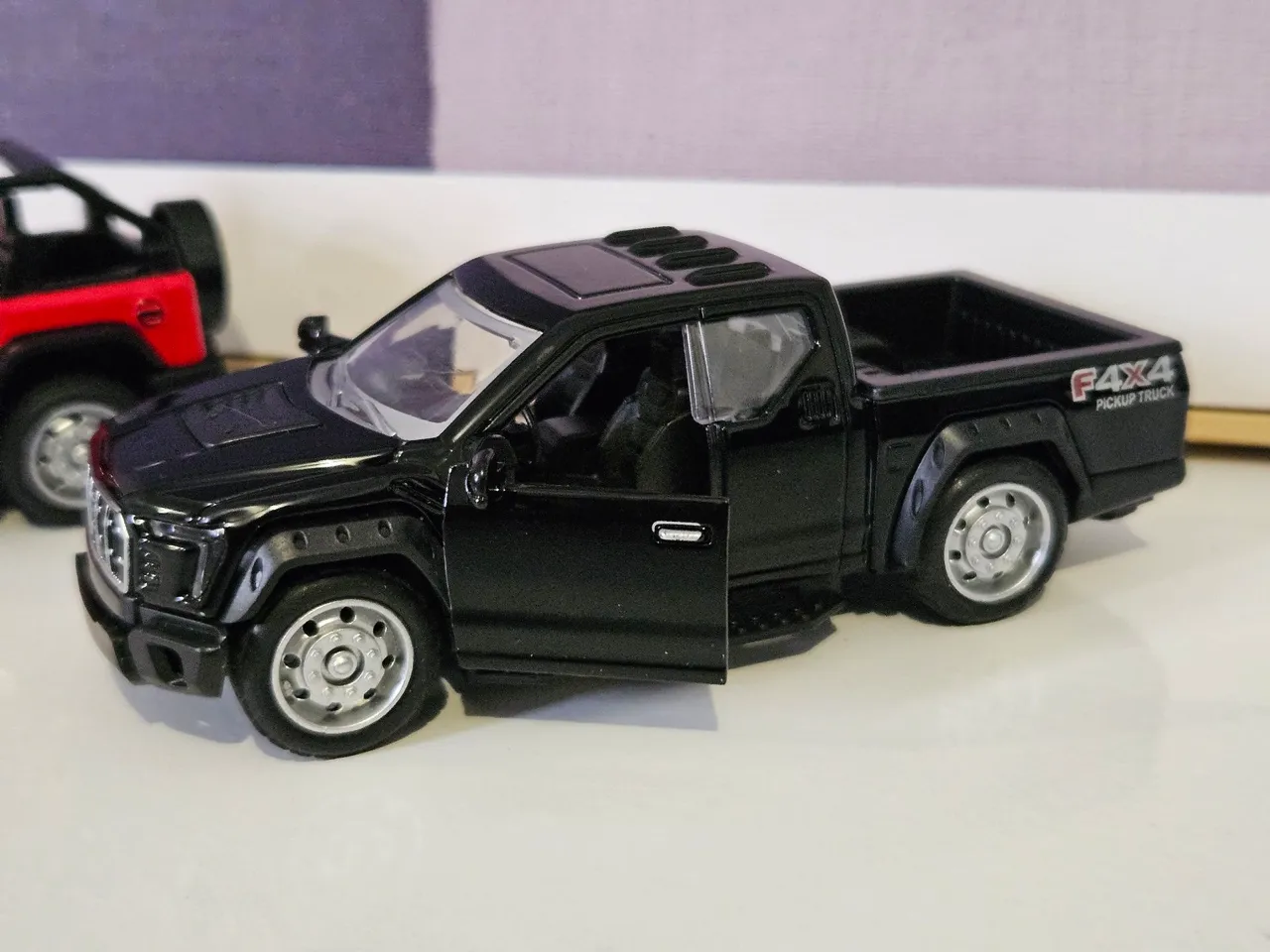 Carrinho de colecionador Picape preta - abre as 2 portas Carrinhos # - Produto Original