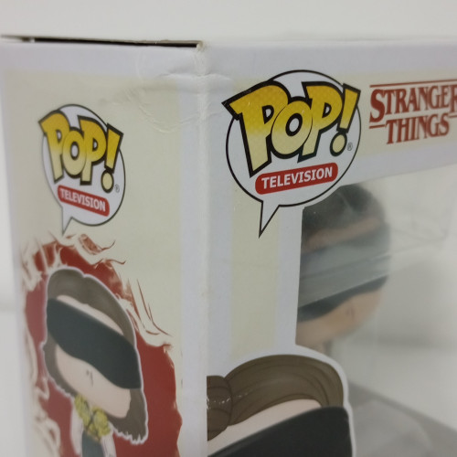 Funko Pop Combo Stranger Things: Dustin 1249 SE (sem caixa) e Battle Eleven 826 (cx com detalhe) - Stranger Things - #1