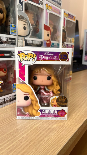 Disney Princess Funko Pop Vinyl Figure | Aurora (gold) With Pin 325 Disney #325 - Produto Original