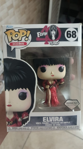 Elvira - The Mistress of Darkness - 40 Years Diamond Collection (detalhe na caixa) Icons #68 - Produto Original