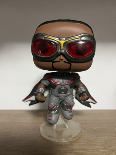 FUNKO POP CAPTAIN AMERICA CIVIL WAR 127 FALCON EXCLUSIVE Vingadores - Guerra Infinita #127 - Produto Original