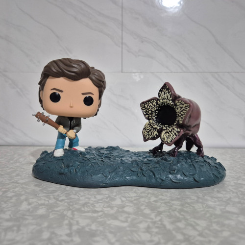 Funko Movie Moment Steve And Demodog-Television Stranger Things-728