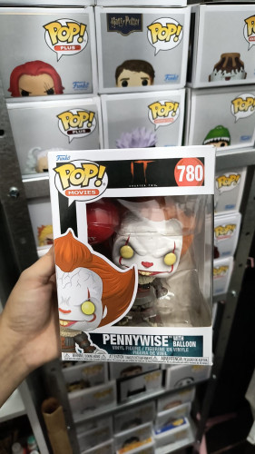 Funko POP! Pennywise with balon Welcome To Derry #780 - Produto Original