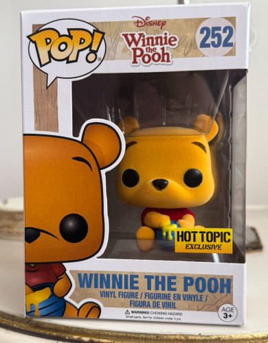 Funko Pop! Disney: Winnie The Pooh (flocked flocado) Ursinho Puff exclusivo Hot Topic 252 - Disney Winnie The Pooh - #252