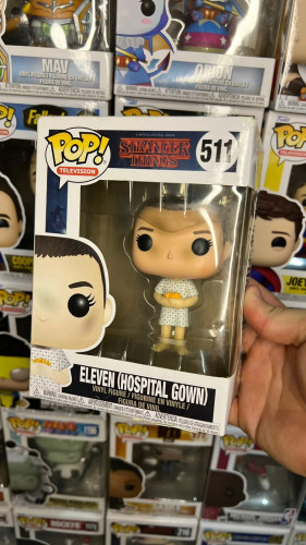 Funko Pop! Eleven (Hospital Gown) - Leia descrição Stranger Things #511 - Produto Original