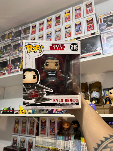 Funko Pop! Kylo Ren (Caixa Levemente danificada)-Star Wars-215