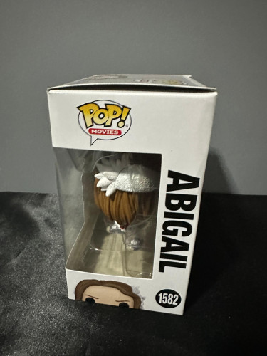 Action Figures Funko Pop Abducting Abigail 1582 Detalhe - Abigail - #