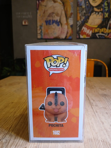 Funko Pop Chainsaw Man Pochita- #1682 (acompanha Protetor) - Chainsaw Man - #1682