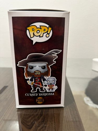 Funko Pop Cursed Barbossa #208 - Exclusivo SDCC 2016 - Piratas do Caribe - Piratas Do Caribe - #208