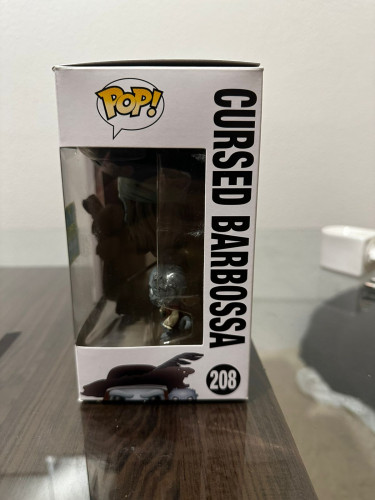 Funko Pop Cursed Barbossa #208 - Exclusivo SDCC 2016 - Piratas do Caribe - Piratas Do Caribe - #208