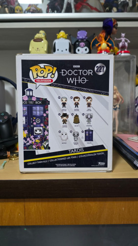 Funko Pop Doctor Who Tardis edição especial Clara Memorial - Doctor Who - #227