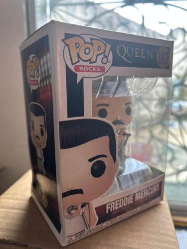 Funko Pop Freddie Mercury - Queen - Caixa Amassada - Rocks - #183