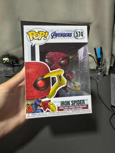 Funko Pop IRON SPIDER  - 574(USADO)-Avengers Endgame-574