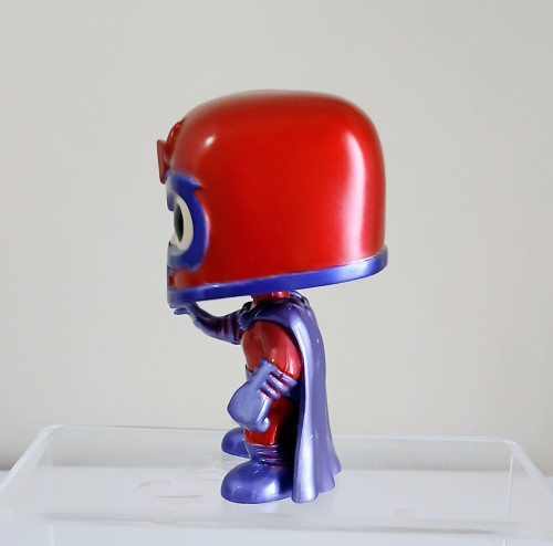 Funko Pop Marvel Magneto *Exclusive Hot Topic - Metalic * - X-Men - #62