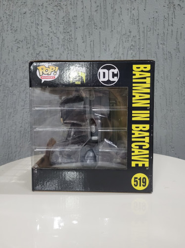 Funko Pop Moment Dc Batman In Batcave - Batman Cavaleiro Das Trevas - #519