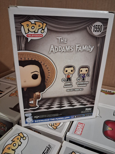 Funko Pop Morticia Addams - Caixa com Pequeno Detalhe e Adesivo de Importador - The Addams Family - #1550