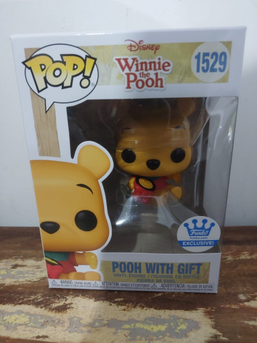 Action Figures Funko Pop Pooh With Gift 1529 Detalhe - URSO POOH - #