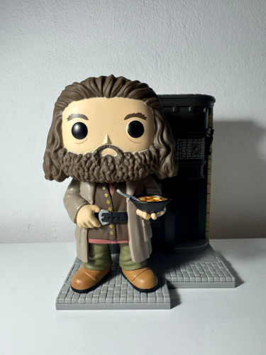 Funko Pop Rubeus Hagrid With The Leaky Cauldron 141 (deluxe) - Harry Potter - #141