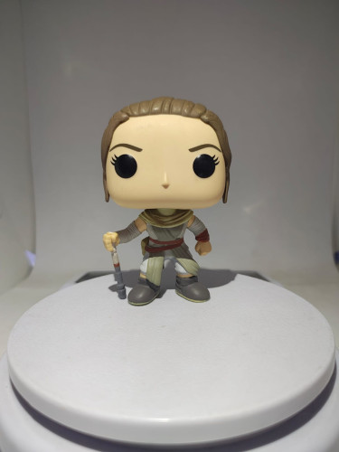 Funko Pop Rey (sem caixa, sem base e bastão quebrado) - Star Wars - #58